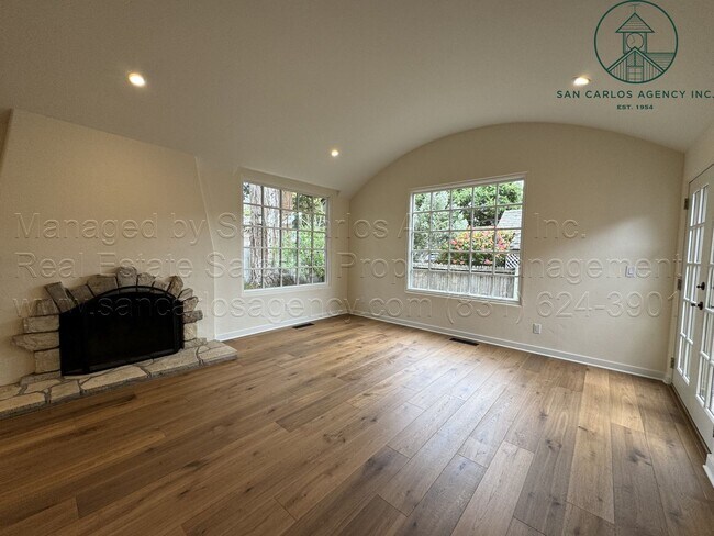 Building Photo - Immaculate Three Bedroom Home in the Heart...