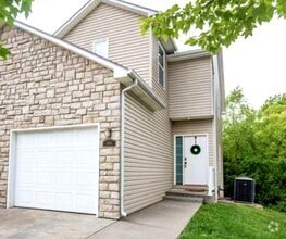 Building Photo - 900 Oakbrook Pl
