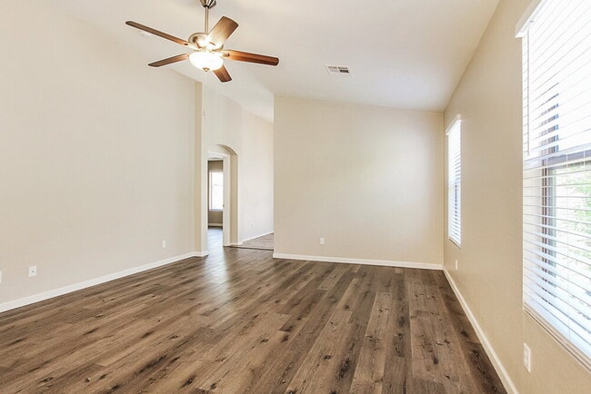 Building Photo - 1044 S 239th Ln