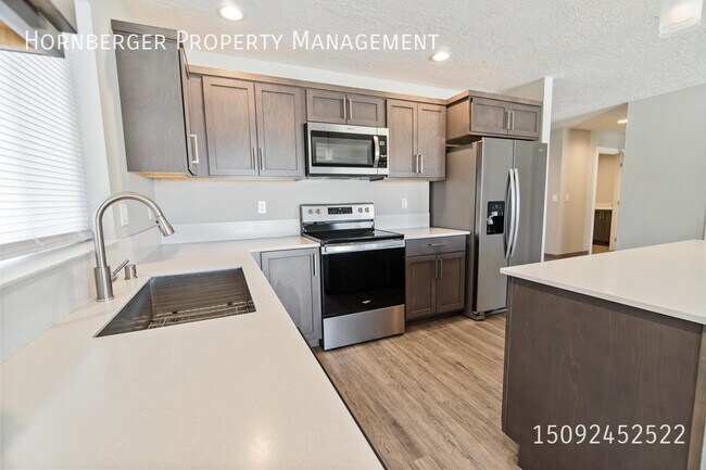 Building Photo - 1219 N Coach Dr