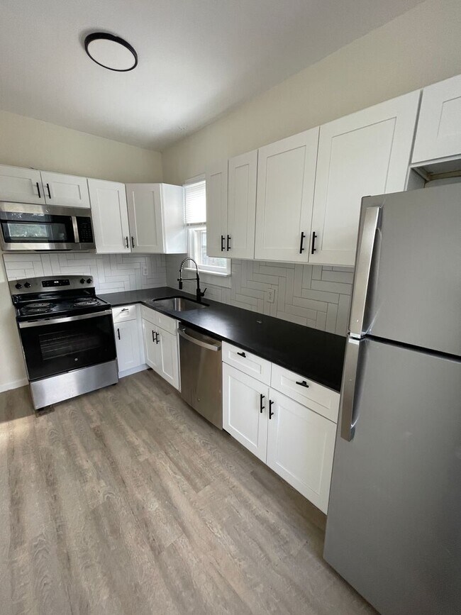 Building Photo - 299 Reinhard Ave