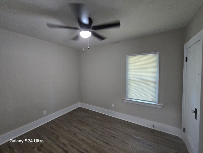 Foto del edificio - Beautifully Renovated 3-Bedroom Home – We ...