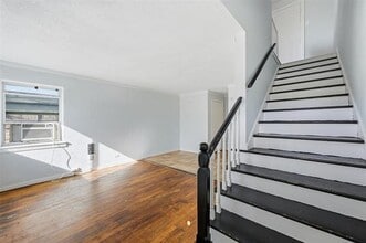 Building Photo - 305 W Morton St