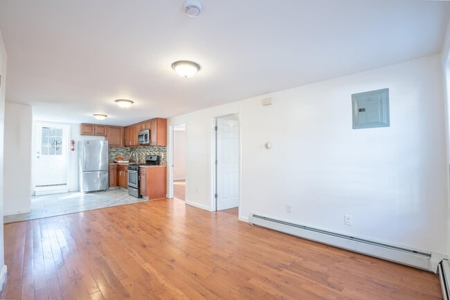 Building Photo - 427 4th St