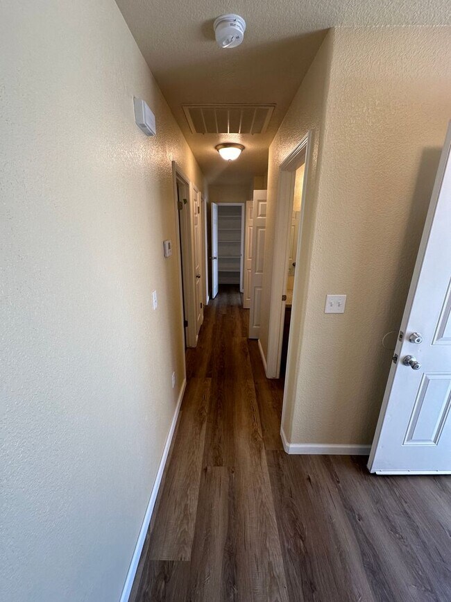 Building Photo - Freshly remodeled home