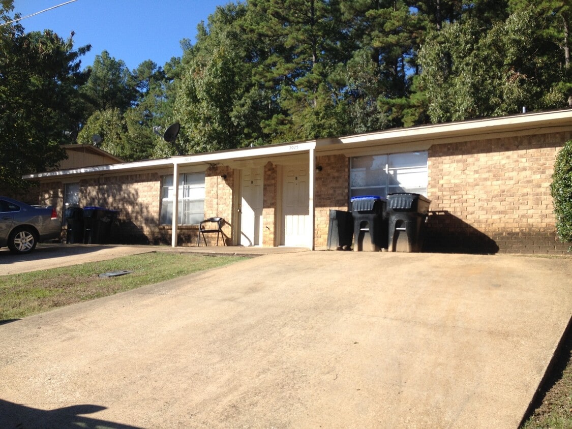 Primary Photo - 3025 Bernice St