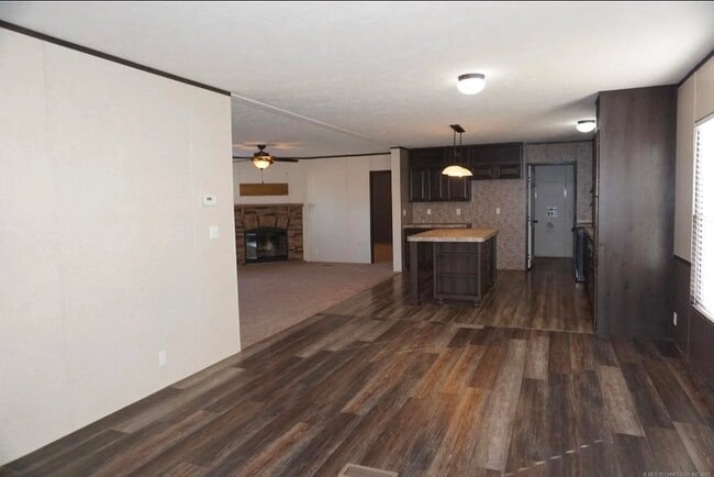 Building Photo - 513 Elm St