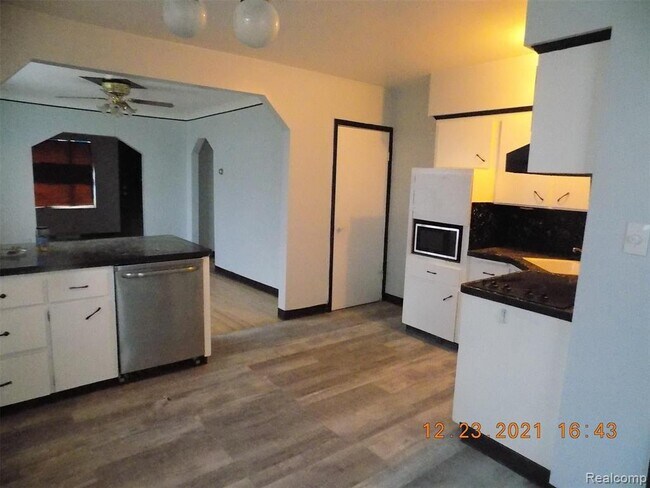 Foto del edificio - 3235 E 12 Mile Rd
