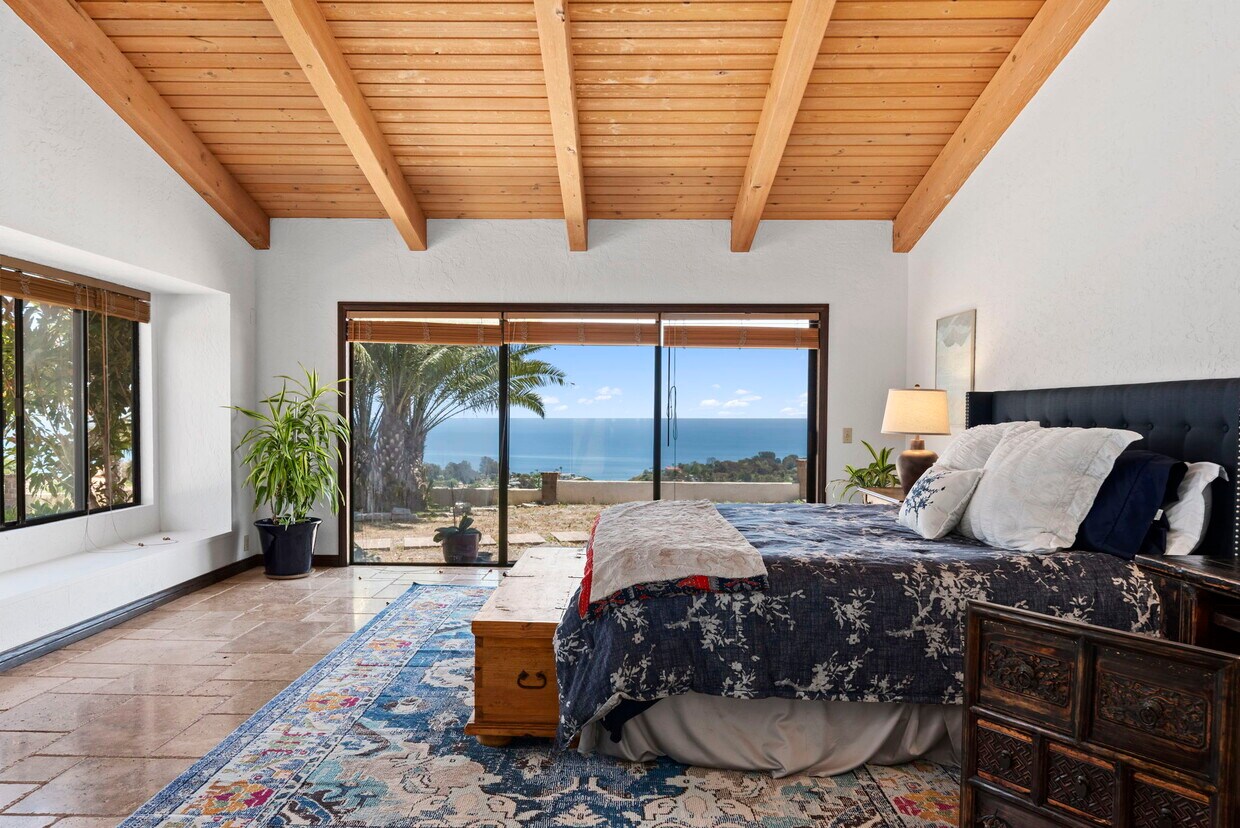 Foto principal - 6160 Zumirez Dr