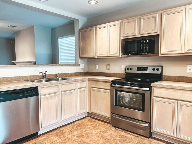 Building Photo - 329 Stonewood Crossing Dr