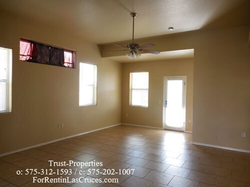 Building Photo - Newer 3/2 off Sonoma Ranch