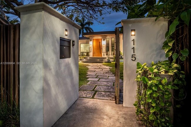 Building Photo - 115 SW 23rd Rd