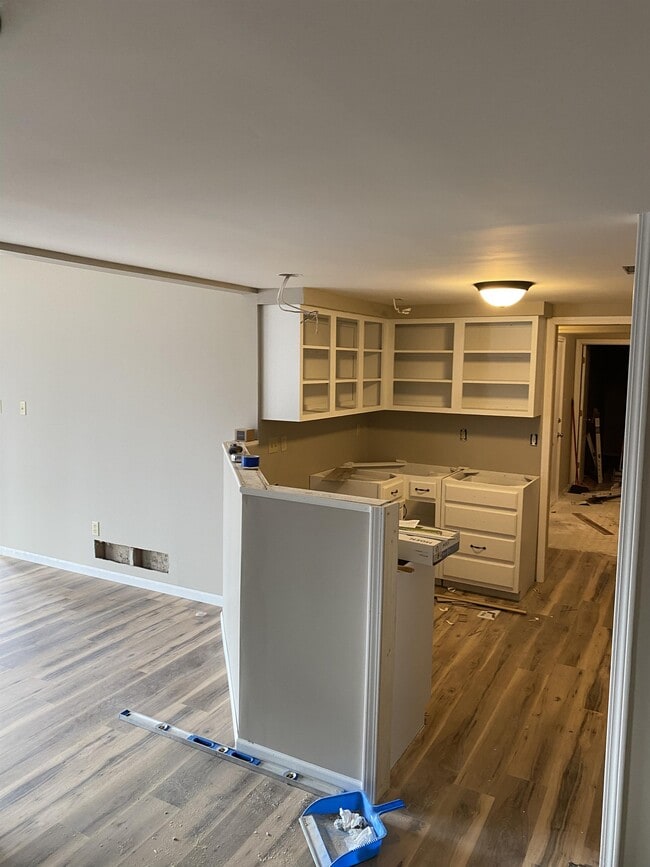 Building Photo - 2400 Sunflower St