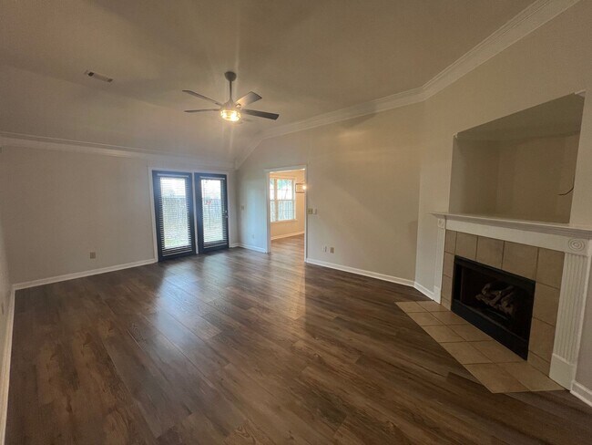 Building Photo - 11313 Evergreen Ave