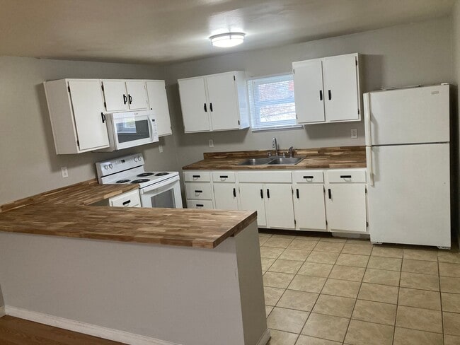 Building Photo - 2736 4th Ave