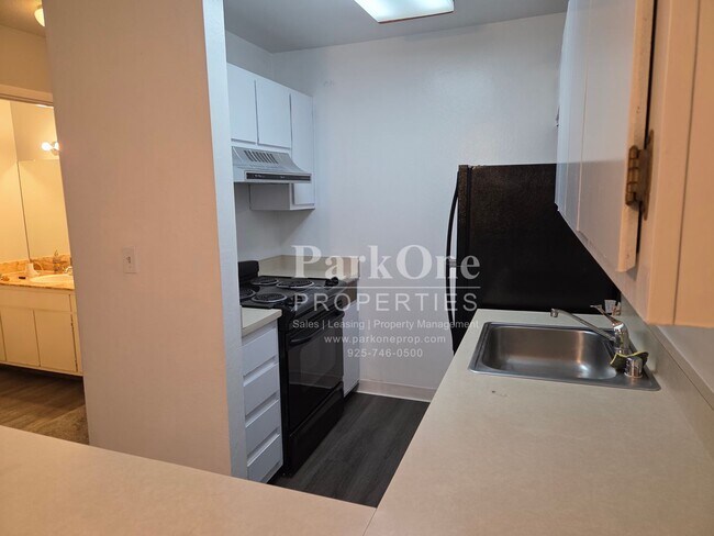 Foto del edificio - Great 1 bedroom ground floor condo.