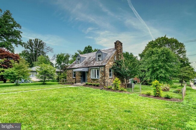 Foto del edificio - 6233 Woodcrest Ave