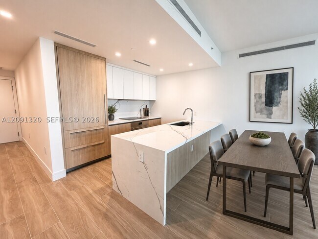 Foto del edificio - 2411 Laguna Cir