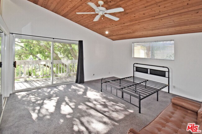 Foto del edificio - 2885 Searidge St