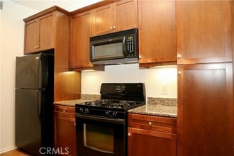 Building Photo - 1358 Scholarship