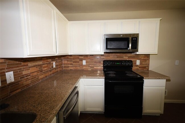 Building Photo - 807 Sycamore Ridge Ln
