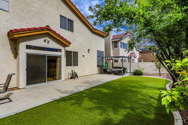 Foto del edificio - 2120 Waterbury Ln