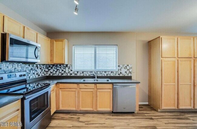 Building Photo - 15332 W Cameron Cir