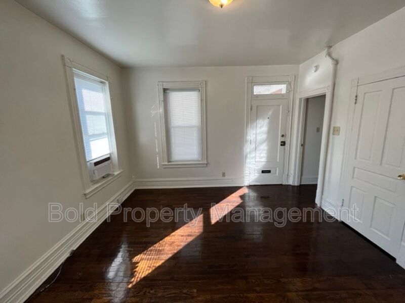 Primary Photo - 11 N Church St