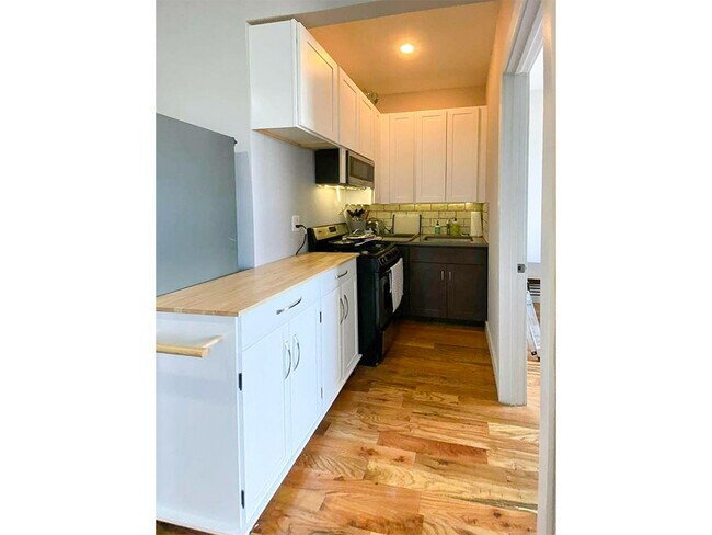 Building Photo - 555 39th St