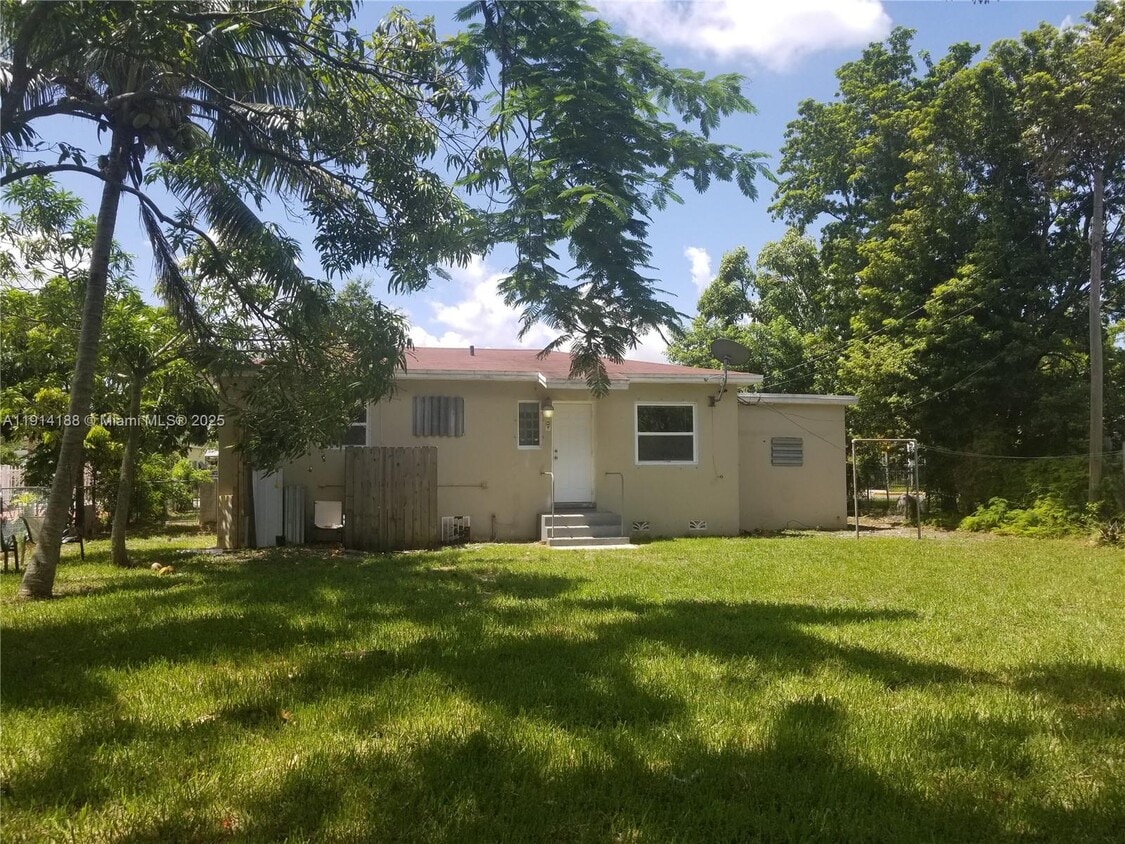 Primary Photo - 1085 NW 133rd St