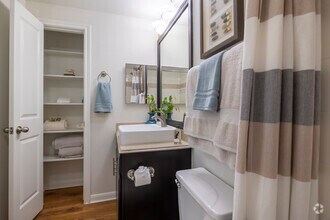 1BR/1BA, 661SF - Bathroom - Sierra at Fall Creek