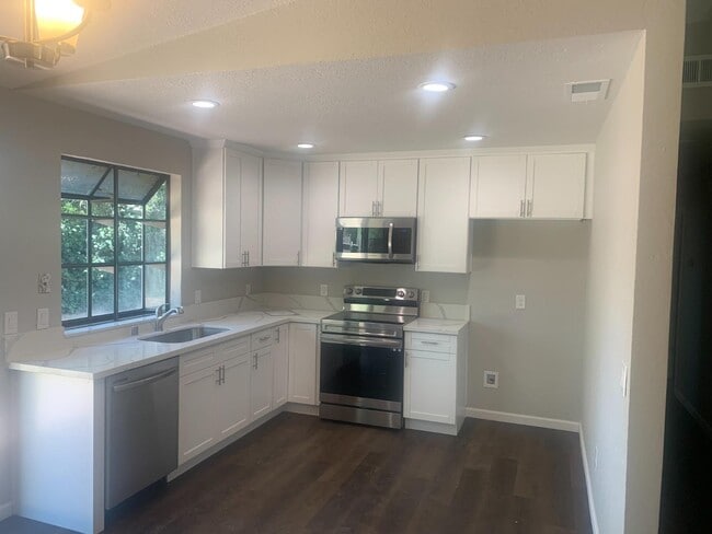 Building Photo - 11092 Gingerwood Way