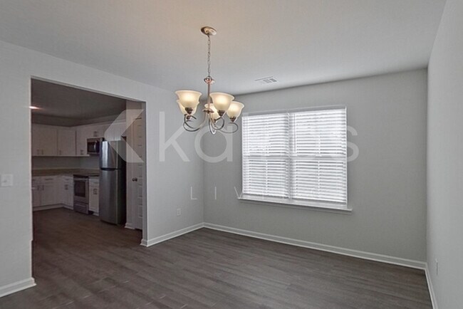 Foto del edificio - 301 Hemlock Ct