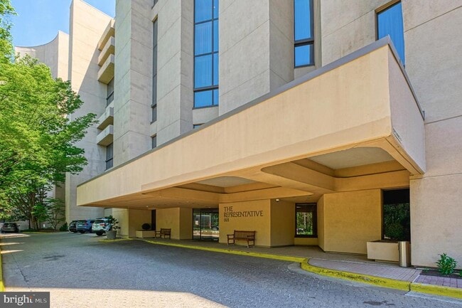 Building Photo - 1101 S Arlington Ridge Rd