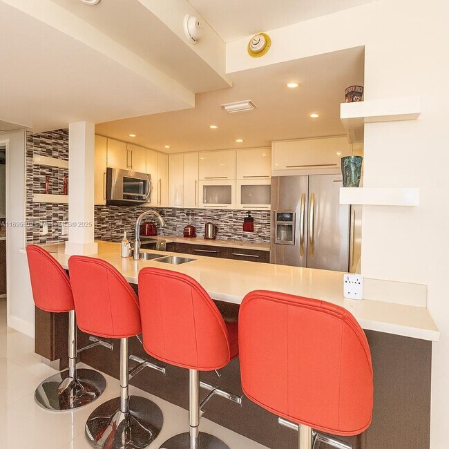 Building Photo - 100 Bayview Dr