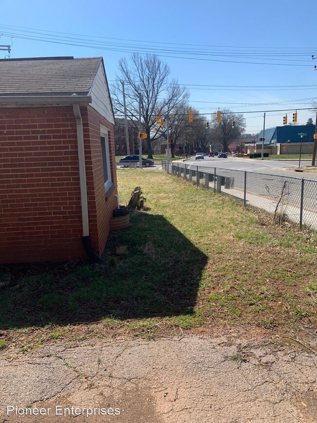 Building Photo - 3 br, 1 bath House - 1016 Cherry Hill Rd