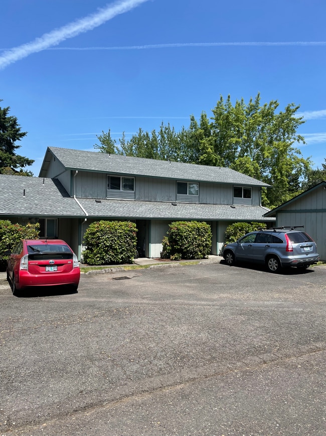 Building Photo - 3834 NW Chemult Pl