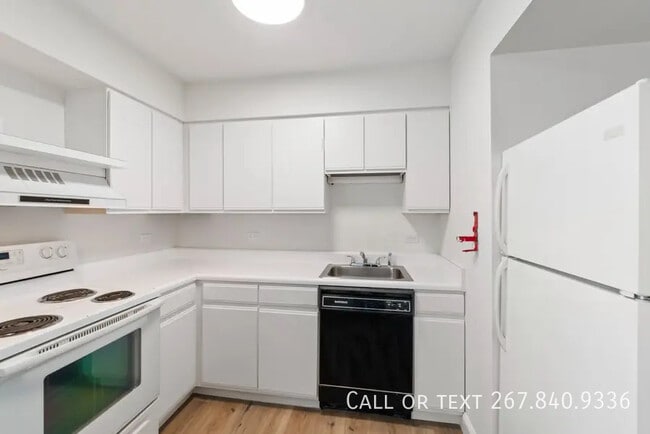 Building Photo - 200 College Park Dr