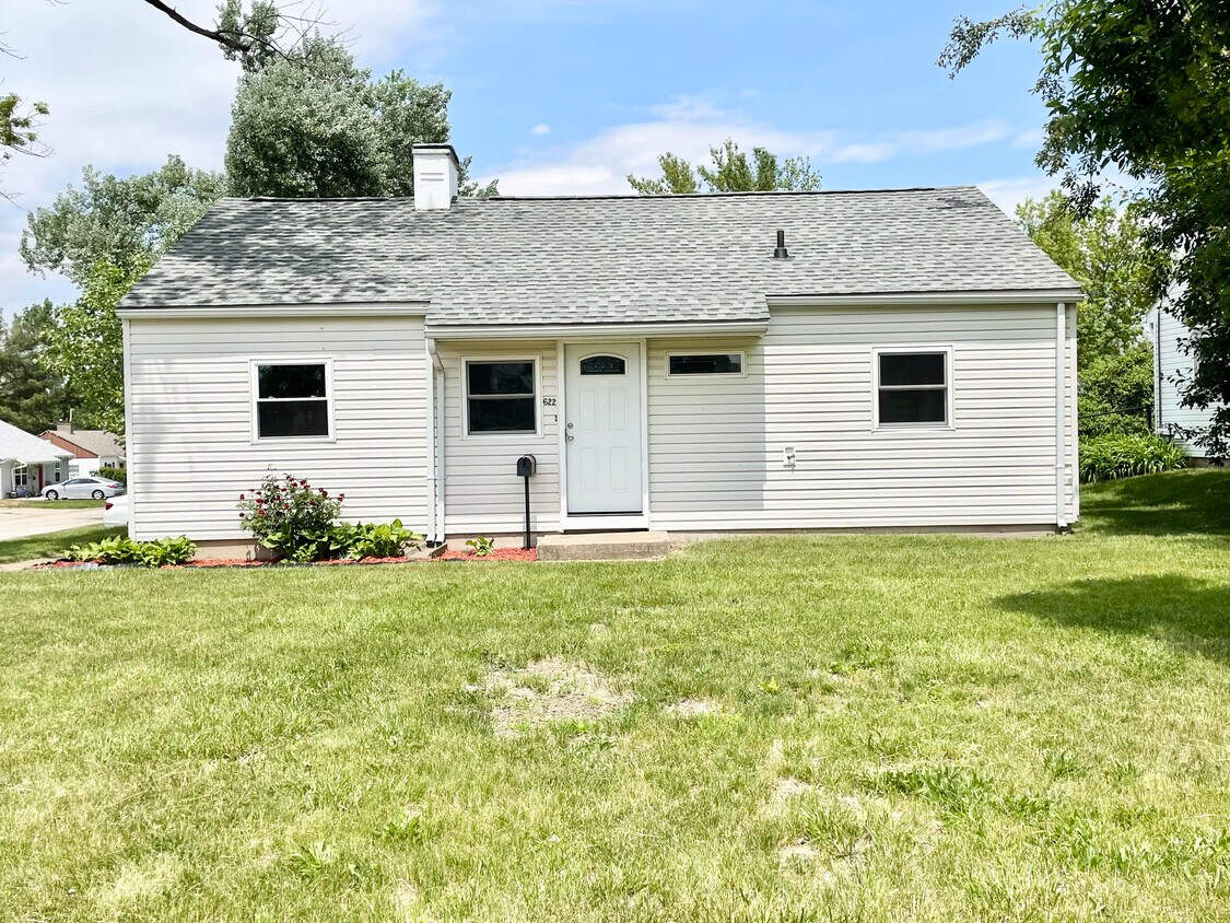 Foto principal - 622 38th St NE