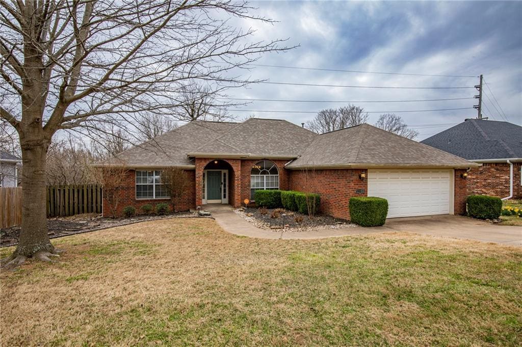 Primary Photo - 2803 Foxwood Dr