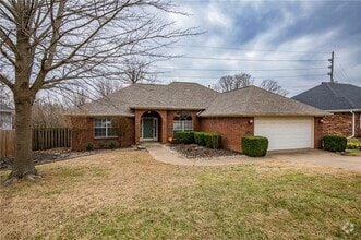 Building Photo - 2803 Foxwood Dr