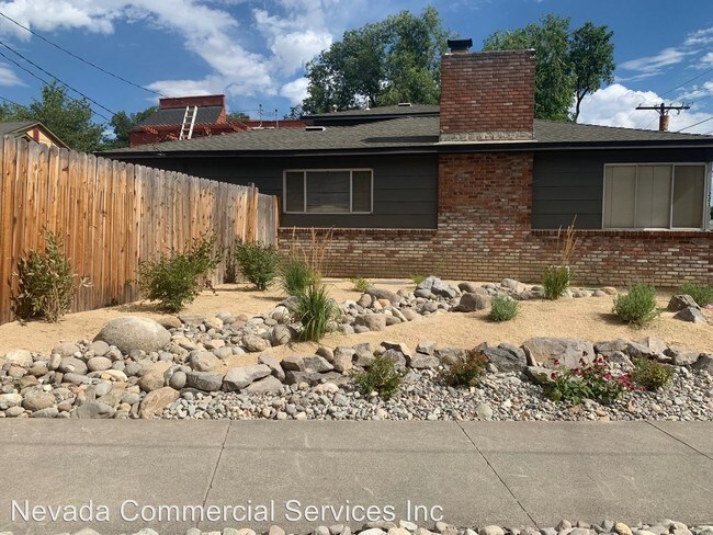 Building Photo - 225-225 Martin St