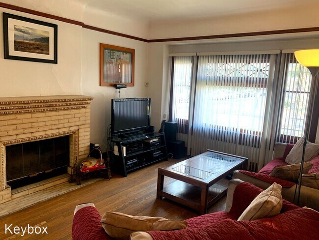 Building Photo - 3 br, 1 bath House - 2290 W. 29th Street