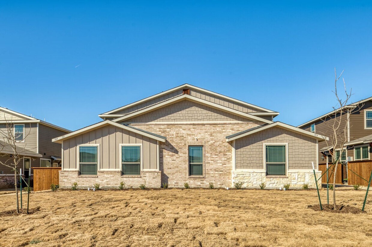 GORGEOUS 2 BEDROOM FOUR PLEX LOCATED IN MIDLOTHIAN ISD! - GORGEOUS 2 BEDROOM FOUR PLEX LOCATED IN MIDLOTHIAN ISD!