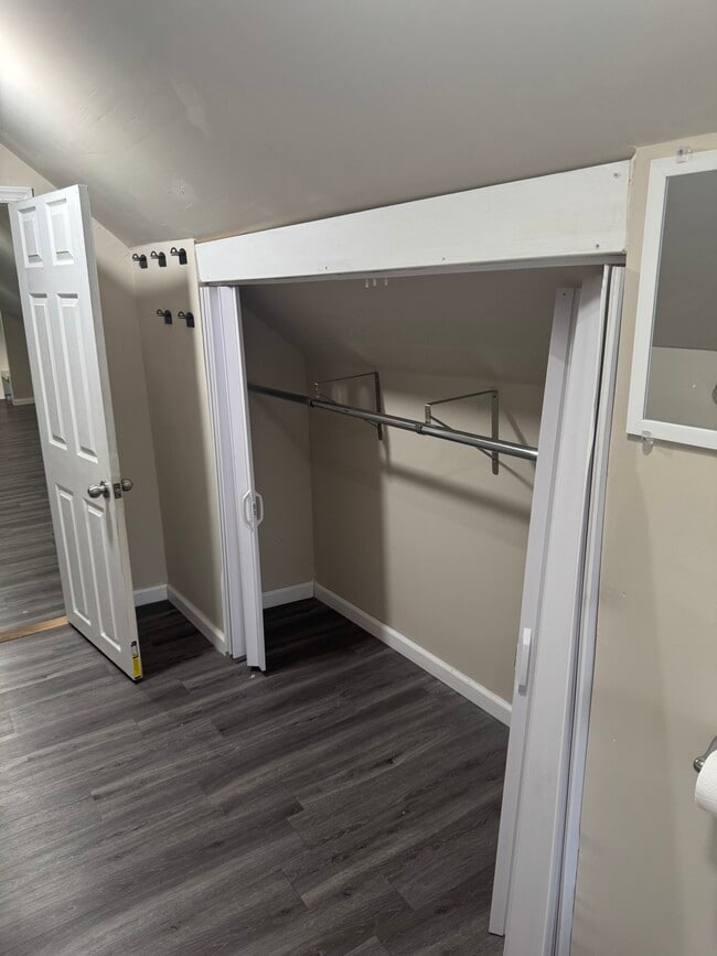 Building Photo - 312 S Spring St