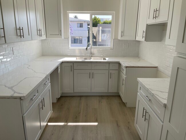 Foto del edificio - 553 N Flores St