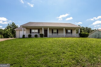 Building Photo - 315 Hunters Trce