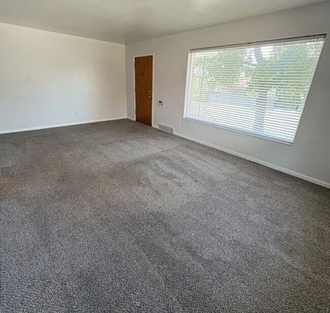 Foto del edificio - 3 Bedroom Duplex in Sugarhouse!