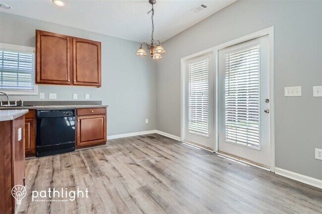 Building Photo - 5412 The Vyne Ave