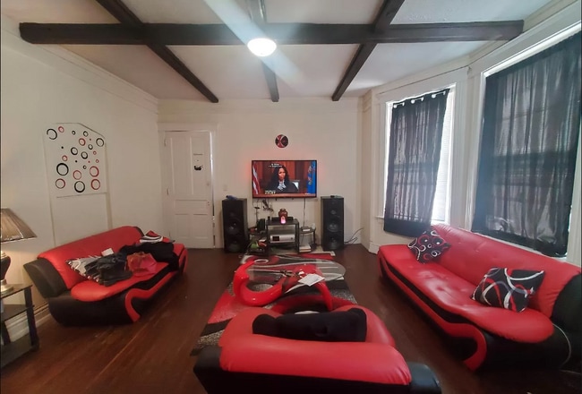 Foto del edificio - 944 Elberon Ave